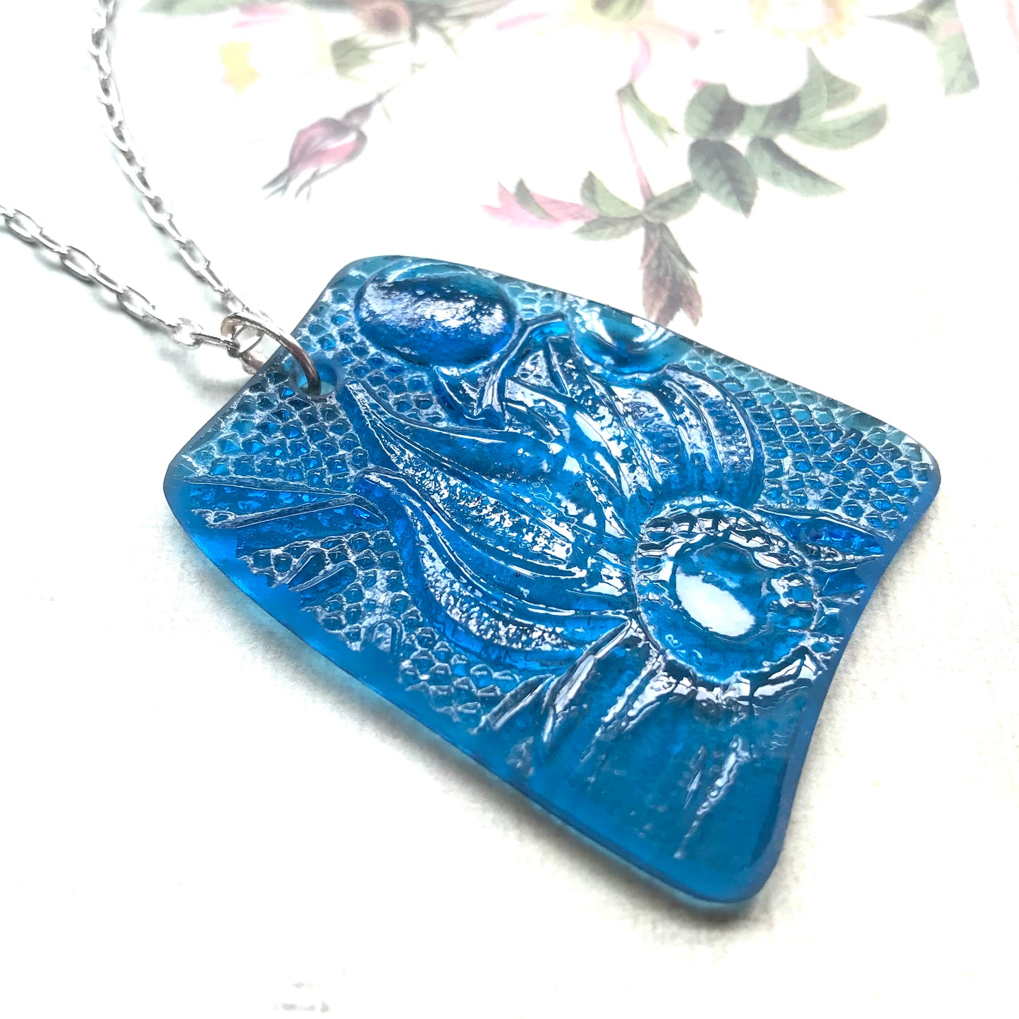 Blue Daisy Glass Pendant - samanthajoyglass