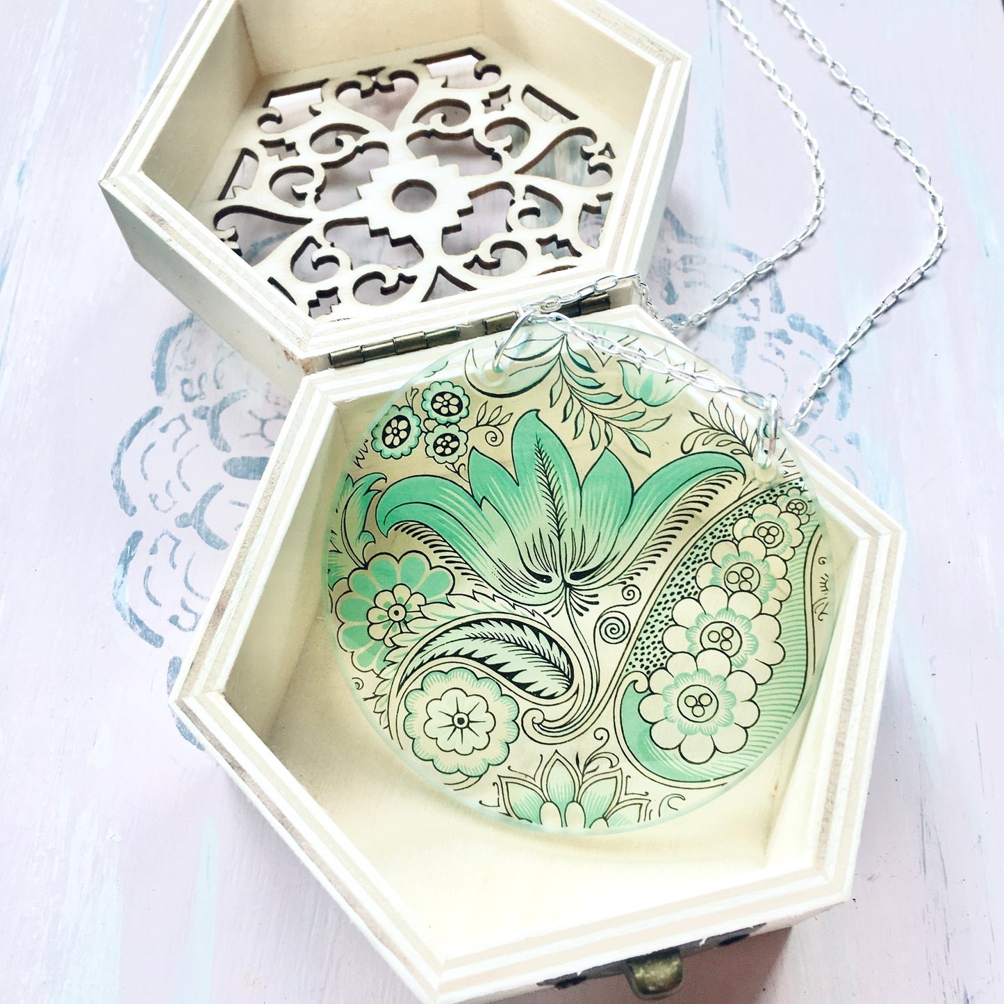 Green Paisley Glass Pendant - samanthajoyglass